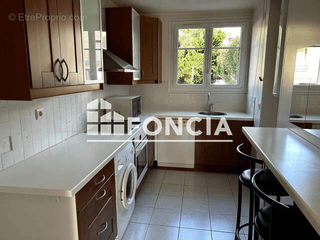 Appartement à BUC
