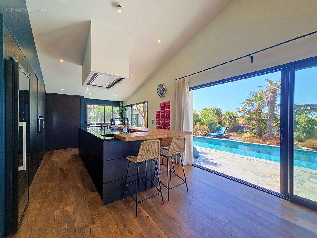 Maison 328 m² à L'houmeau  - photo 6