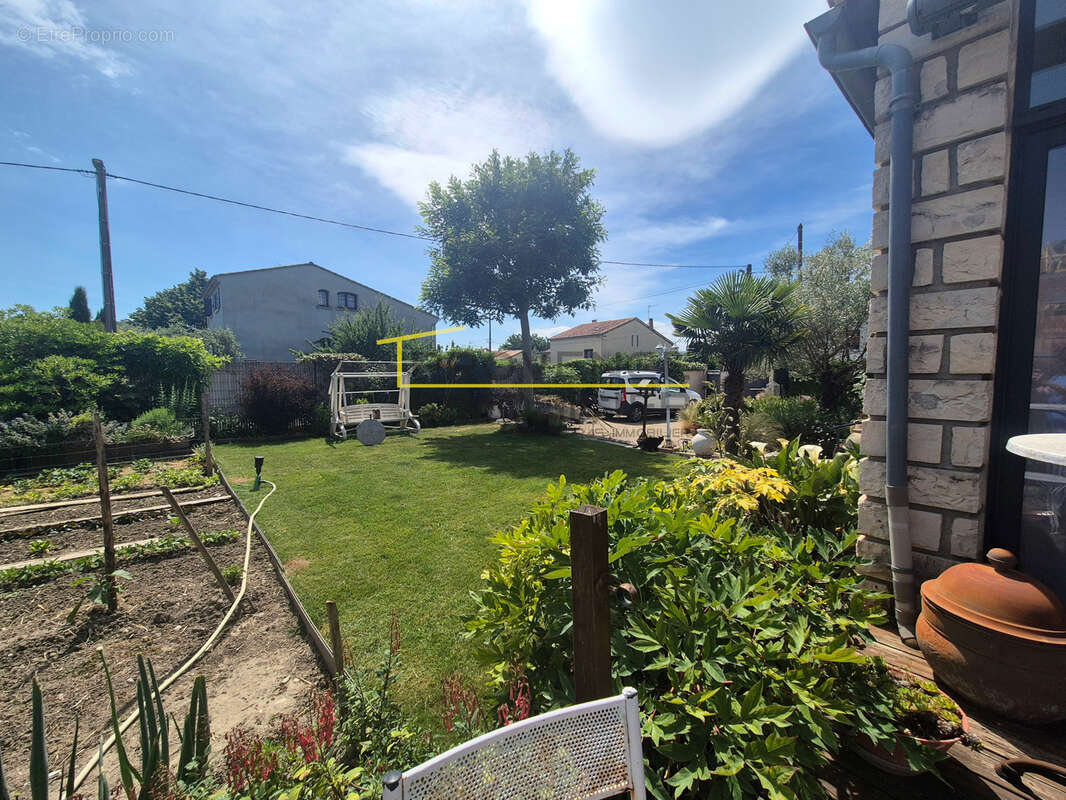 Maison à MONTELIMAR