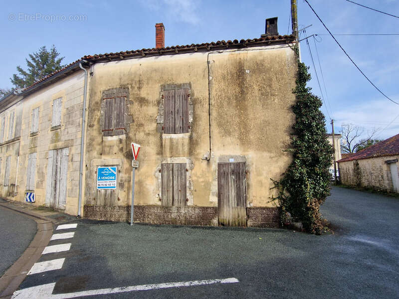 Maison à TONNAY-BOUTONNE