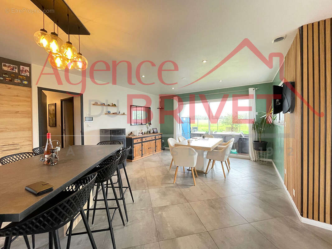 Maison à LA CHAPELLE-DES-MARAIS