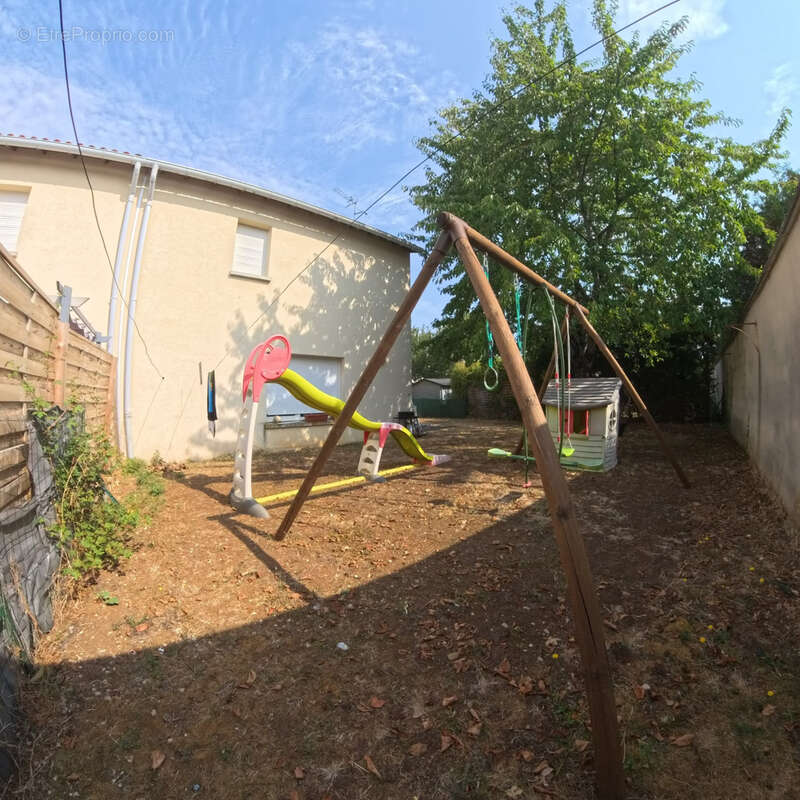 Maison familiale t6 - cisse centre - proche commodites - 10 minutes de poitiers - photo 2