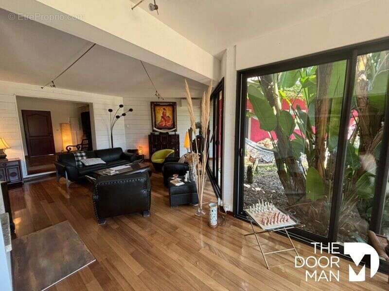 Maison à LA LONDE-LES-MAURES