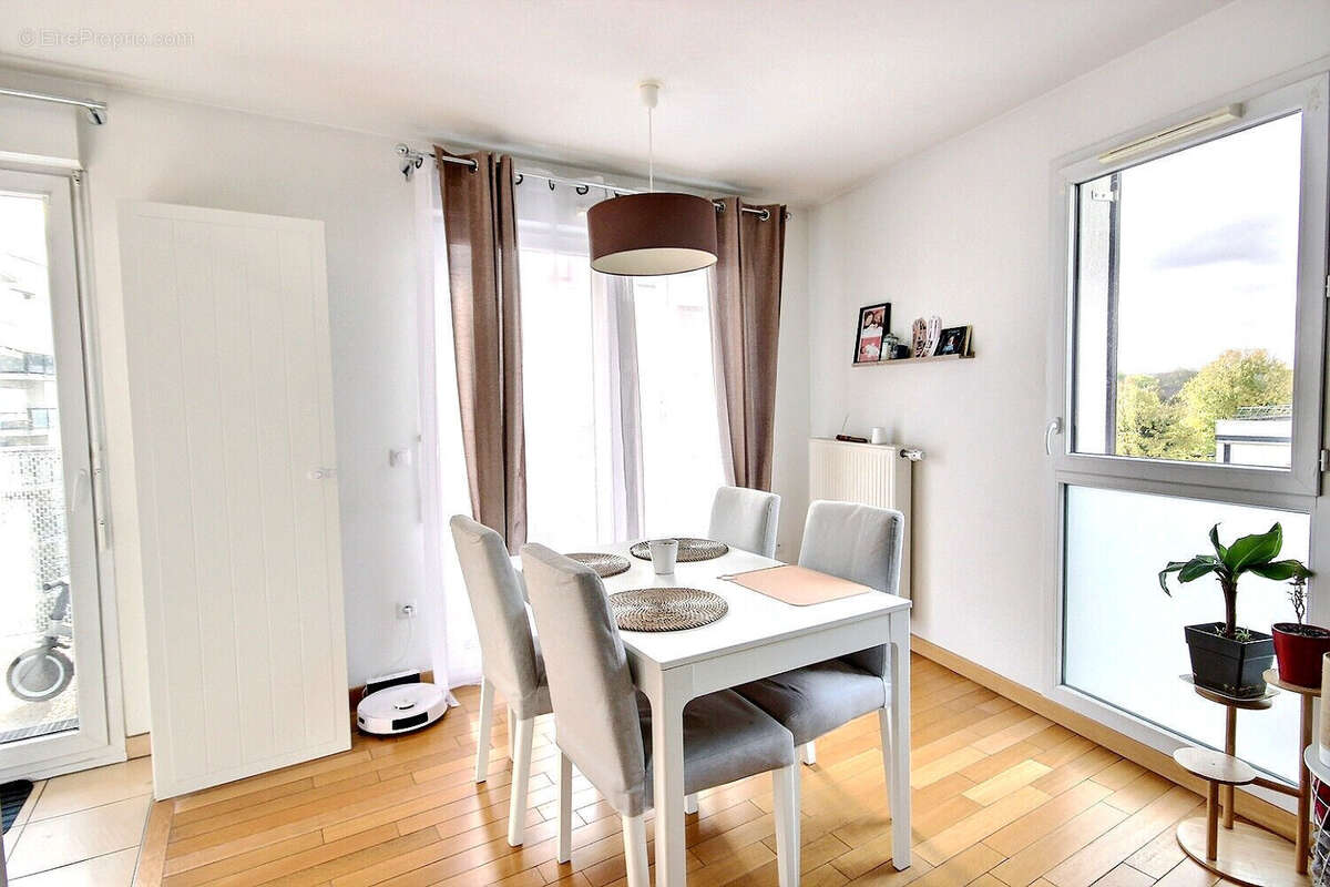 Appartement à FRESNES