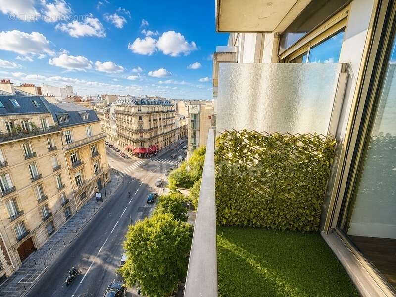 Paris 8e – Rue de Courcelles – Parc Monceau  Studio avec terrasse et vue panoramique - photo 4
