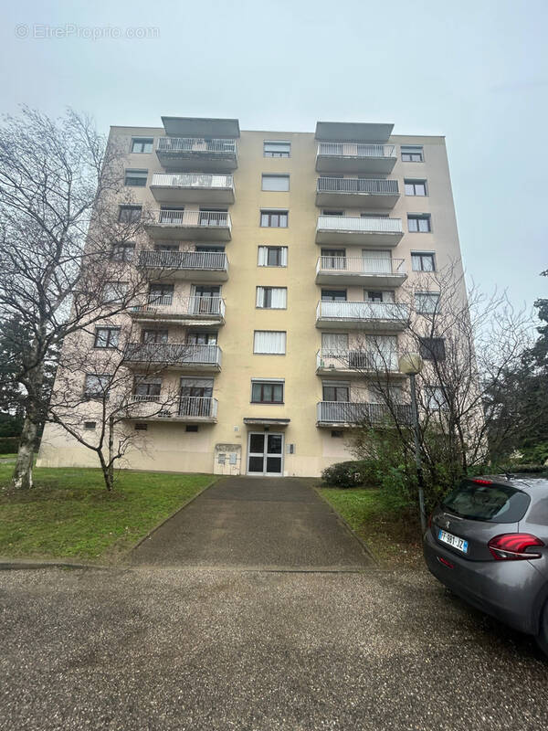 Appartement à DECINES-CHARPIEU