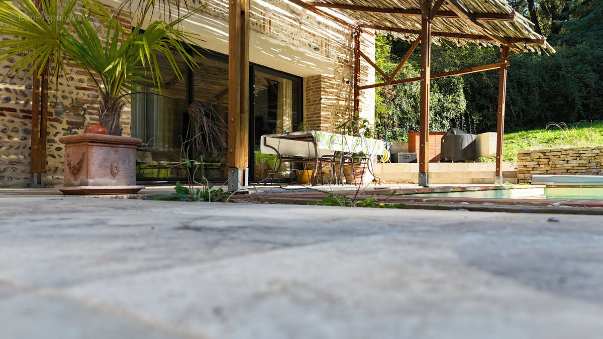 Maison à MONTAIGUT-SUR-SAVE