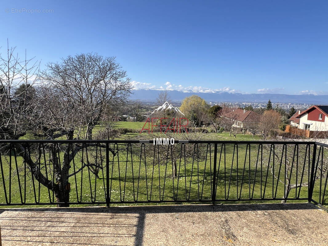 Maison à COLLONGES-SOUS-SALEVE
