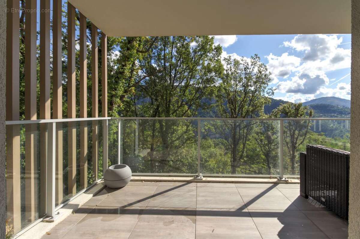 Appartement à GILETTE