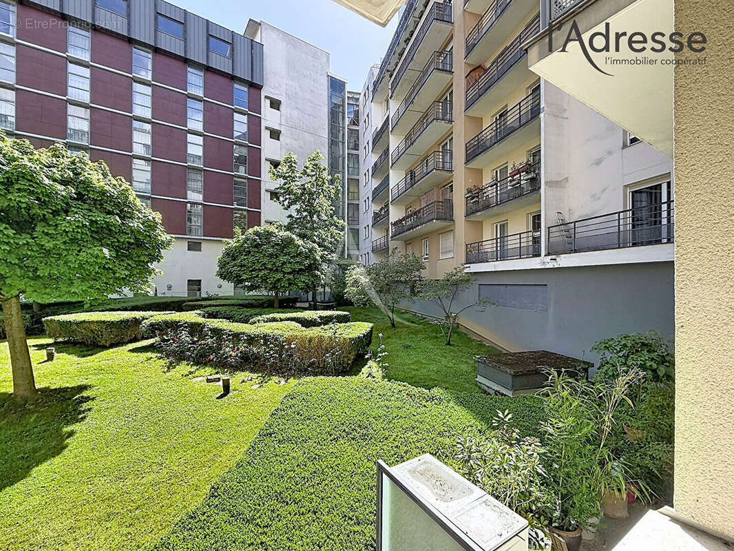 Appartement à COURBEVOIE