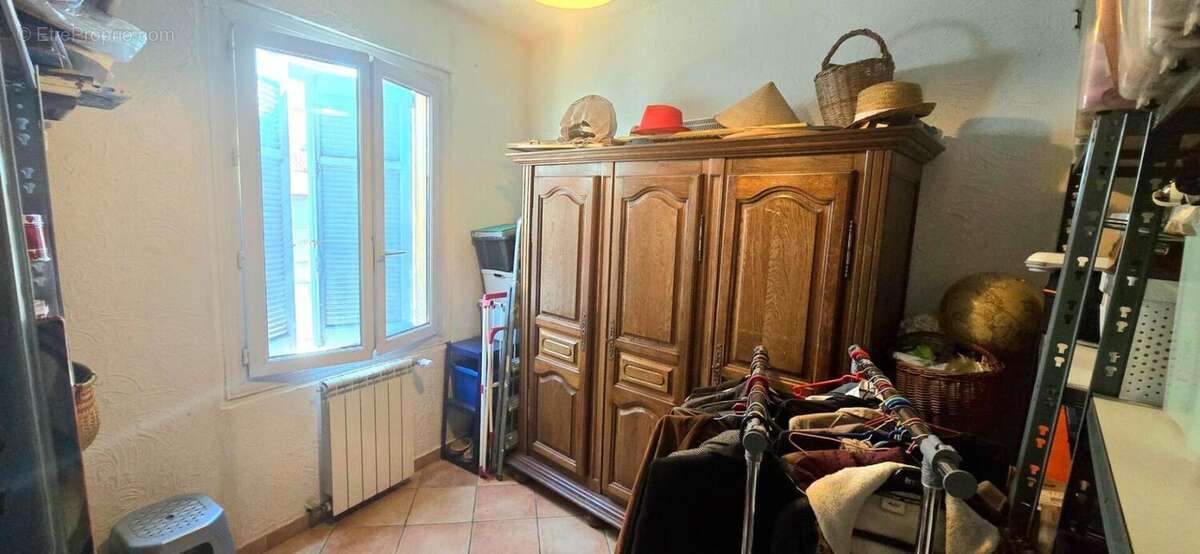 Draguignan centre , t3 lumineux avec véranda , idéal habitation ou investissement - photo 9