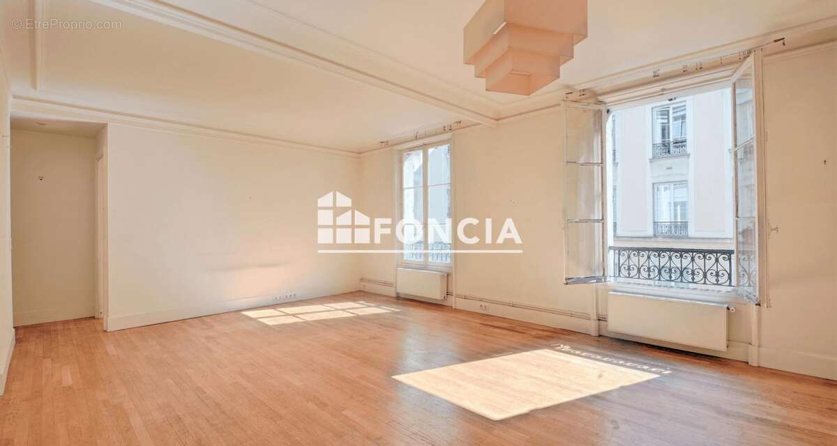 Appartement à PARIS-3E