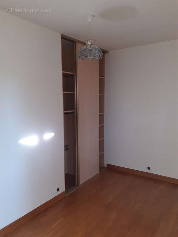Maison 68 m² à Saint-Hilaire-Les-Places  - photo 7