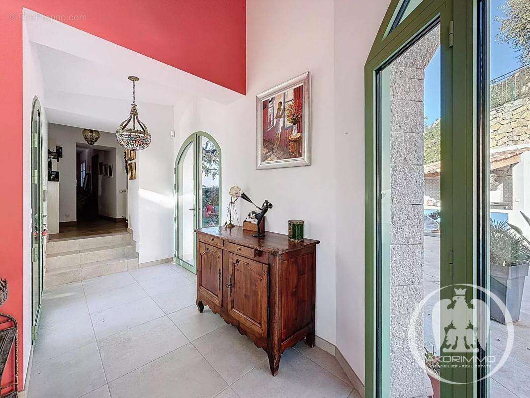 Maison à CASTAGNIERS