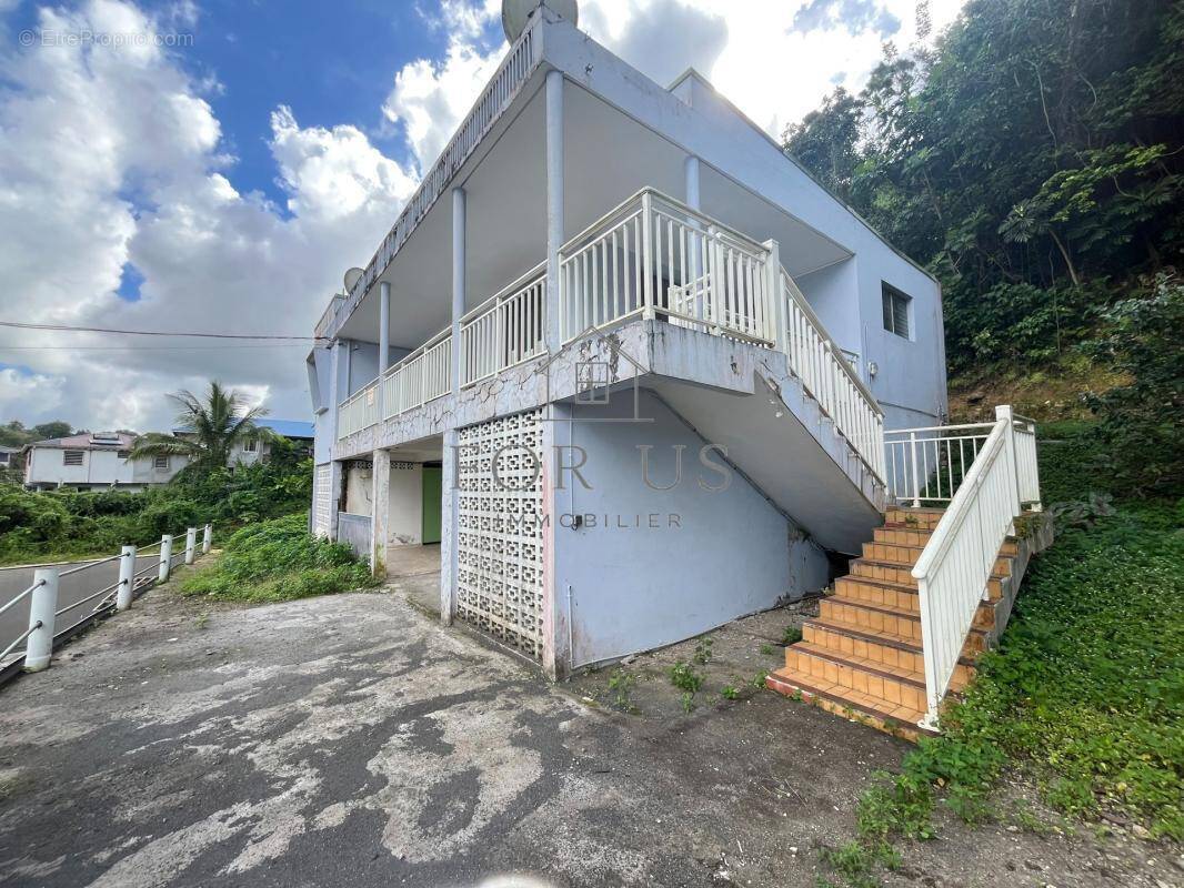 Maison à LES ABYMES