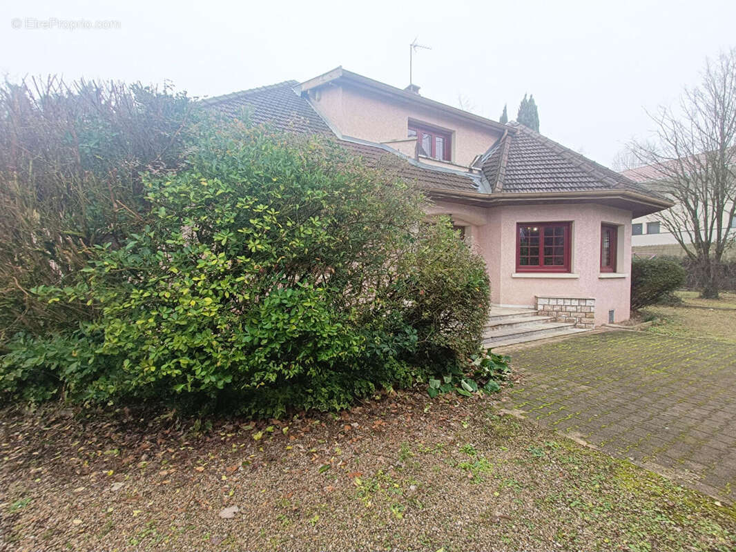 Maison à PONT-DE-CHERUY