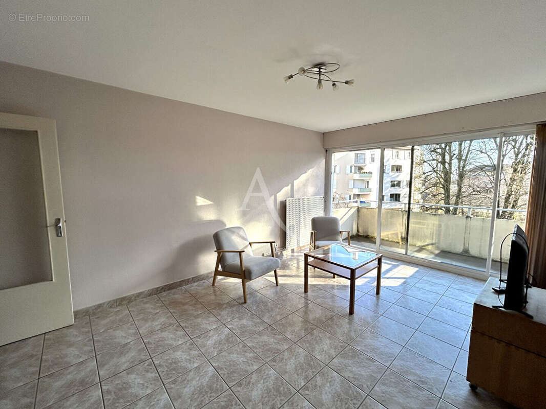 Appartement à CHARNAY-LES-MACON