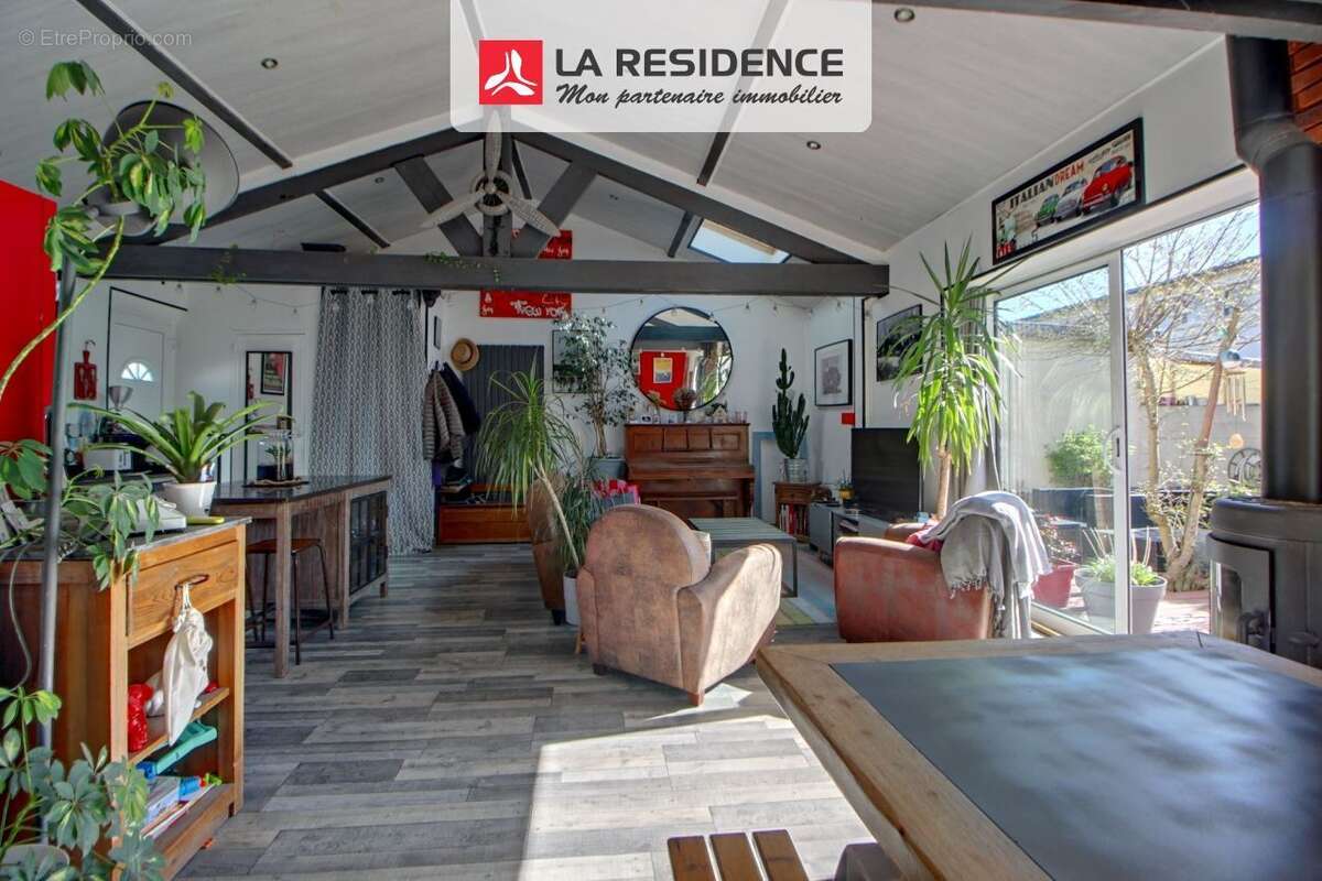 Maison à LES CLAYES-SOUS-BOIS