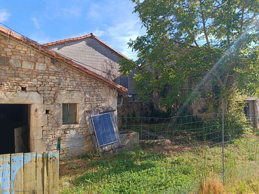 Maison à RUFFEC