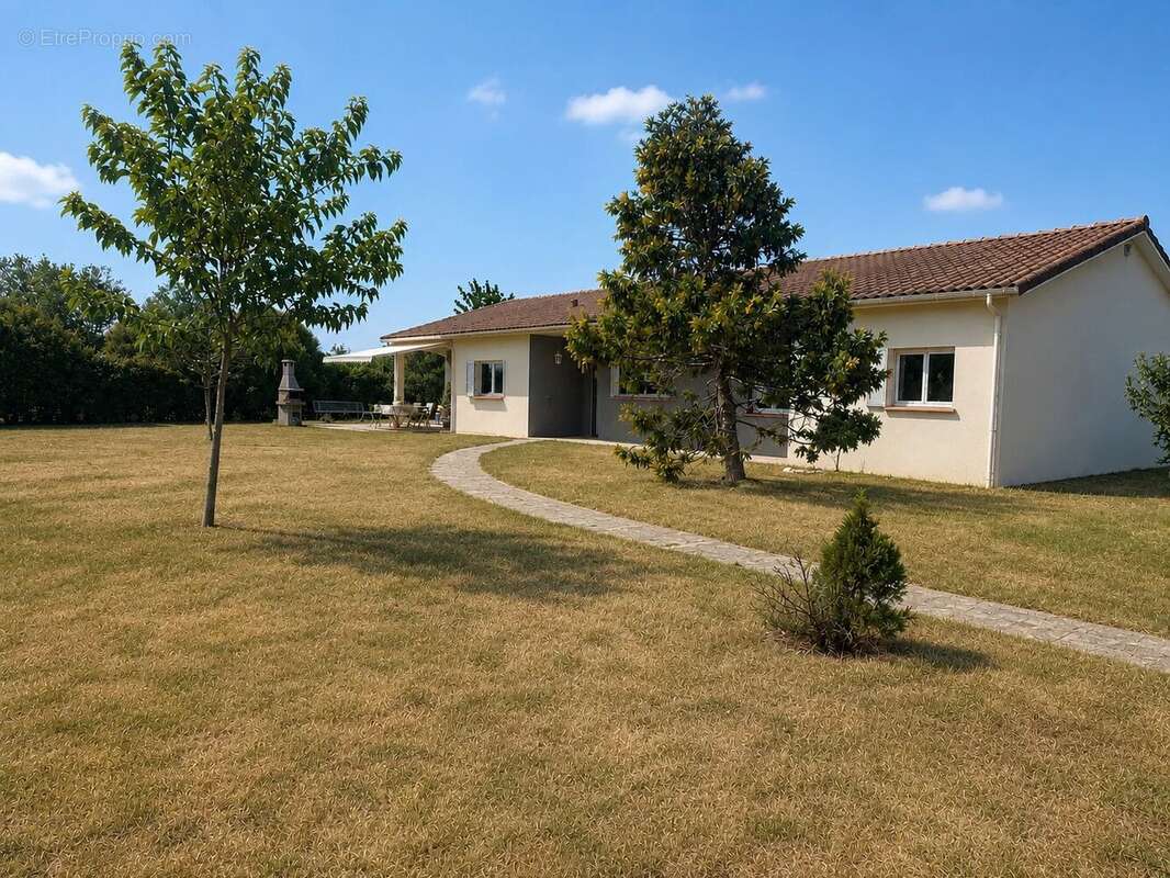 Maison de plain  pied T5 10 m2 sur 2000 m2 de parcelle - photo 18