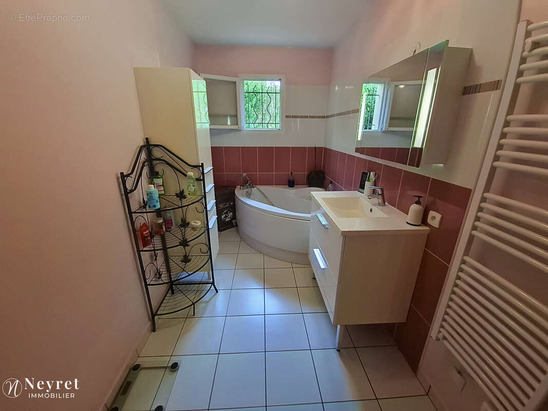 A ne pas rater ! Secteur Saint Ignace, Maison de plain pied de 105,85 m2, 3 chambres sur 600 m2 clos et arboré - photo 15