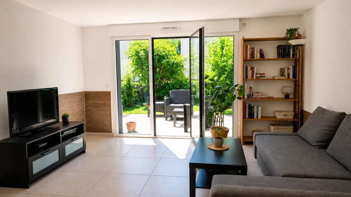Hypercentre, T2 rez-de-jardin avec garage, au calme - photo 2