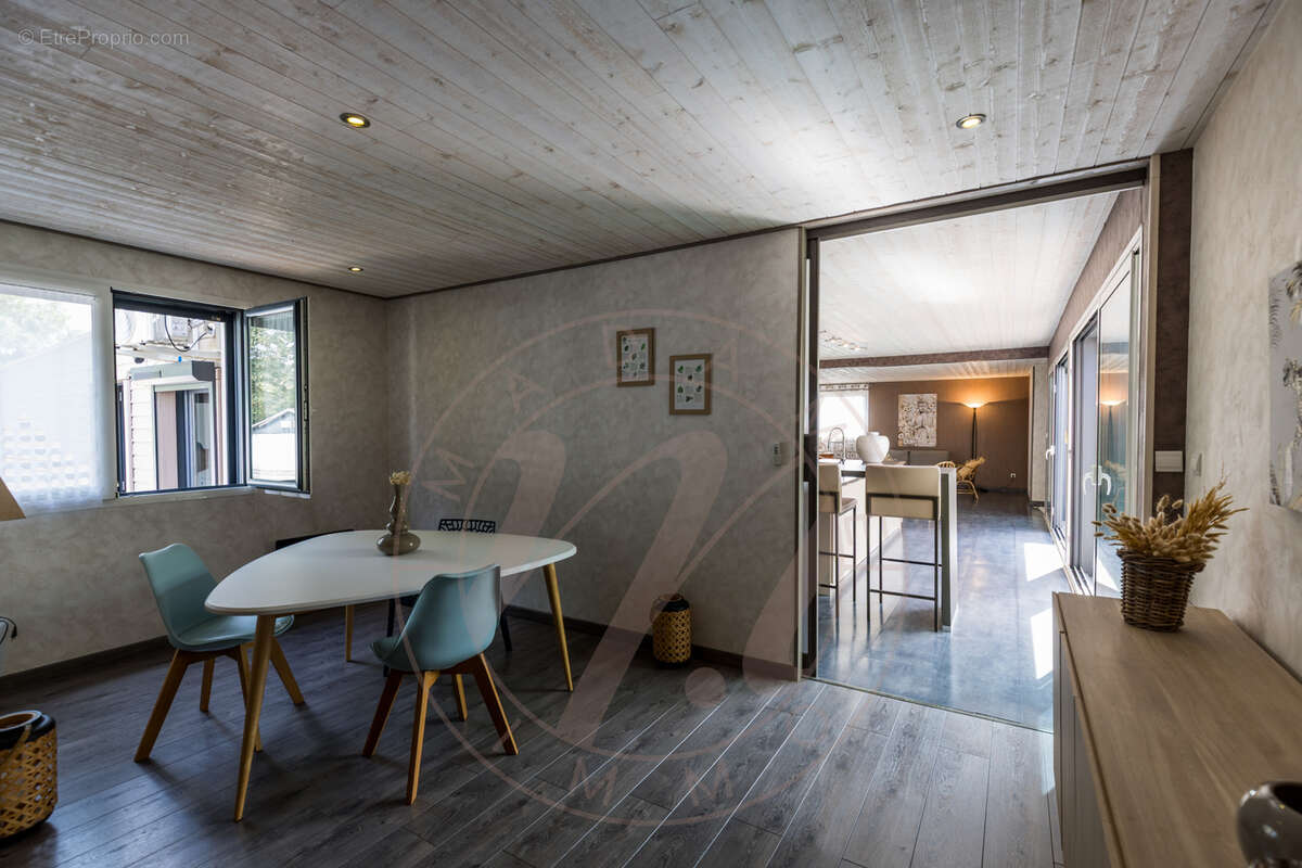 Saint-Pierre-du-Mont   Maison de caractère à ossature bois de mélèze avec patio, piscine et prestations de qua - photo 14