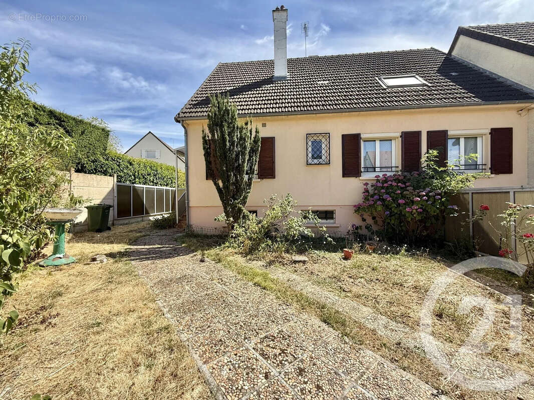 Maison à YZEURE