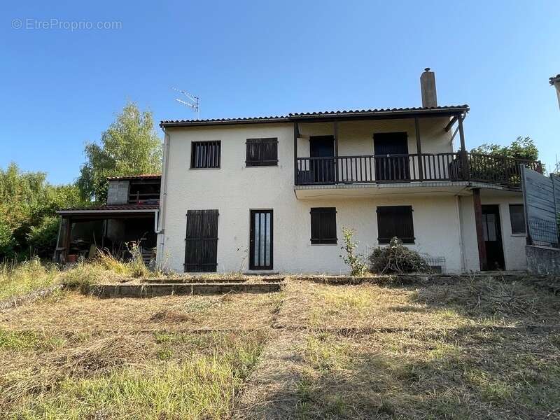 Maison à DECAZEVILLE