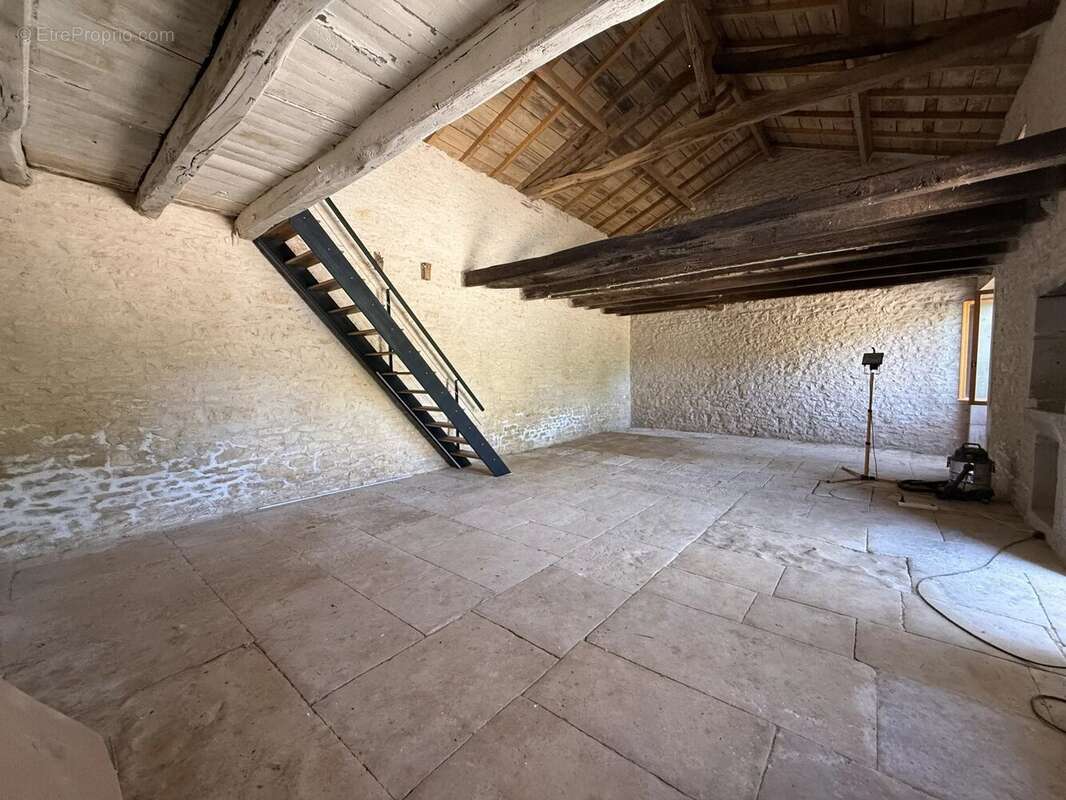 Magnifique grange rénovée de 4 chambres avec possibilité d'aménager un gîte de 2 chambres, piscine chauffée et dépendances – Sit - photo 20
