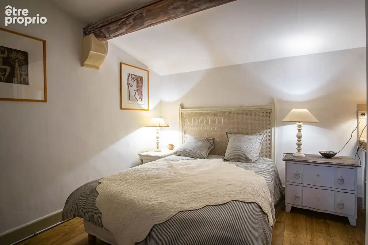 Propriété d'exception à vendre avec vue sur le château de Lagnes . - photo 15