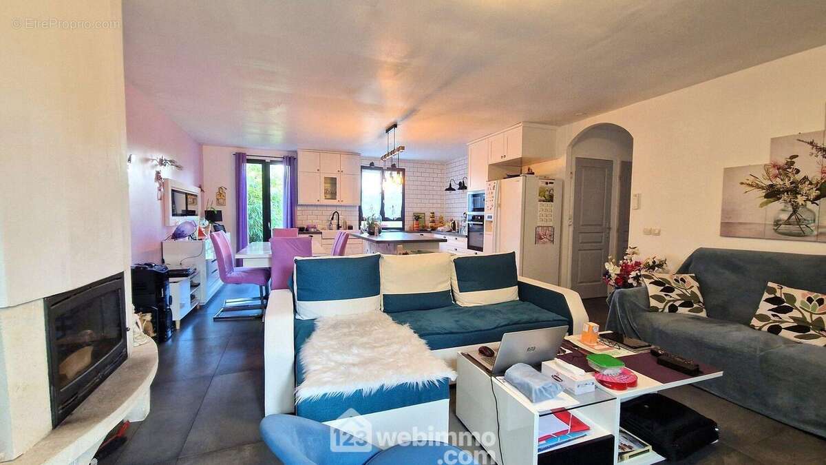 Une pièce de vie prinicipale de 42 m² avec... - Maison à LAON