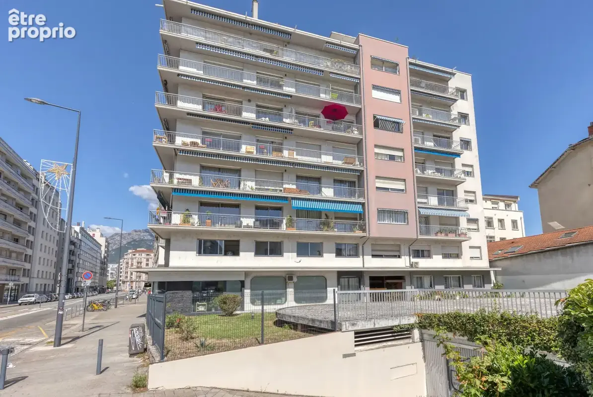 Foch / Ferrié : spacieux T5 de 154m2 en étage elevé avec 3 grands balcons et vues dégagées - photo 17