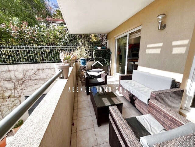 Appartement à SAINT-LAURENT-DU-VAR