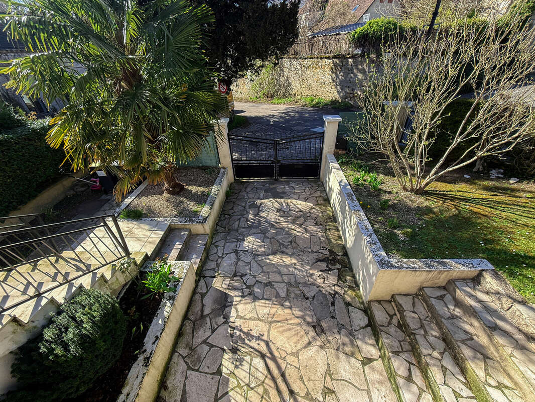 Osny   Parc de Grouchy   Maison familiale avec jardin, terrasse et beaux volumes - photo 11