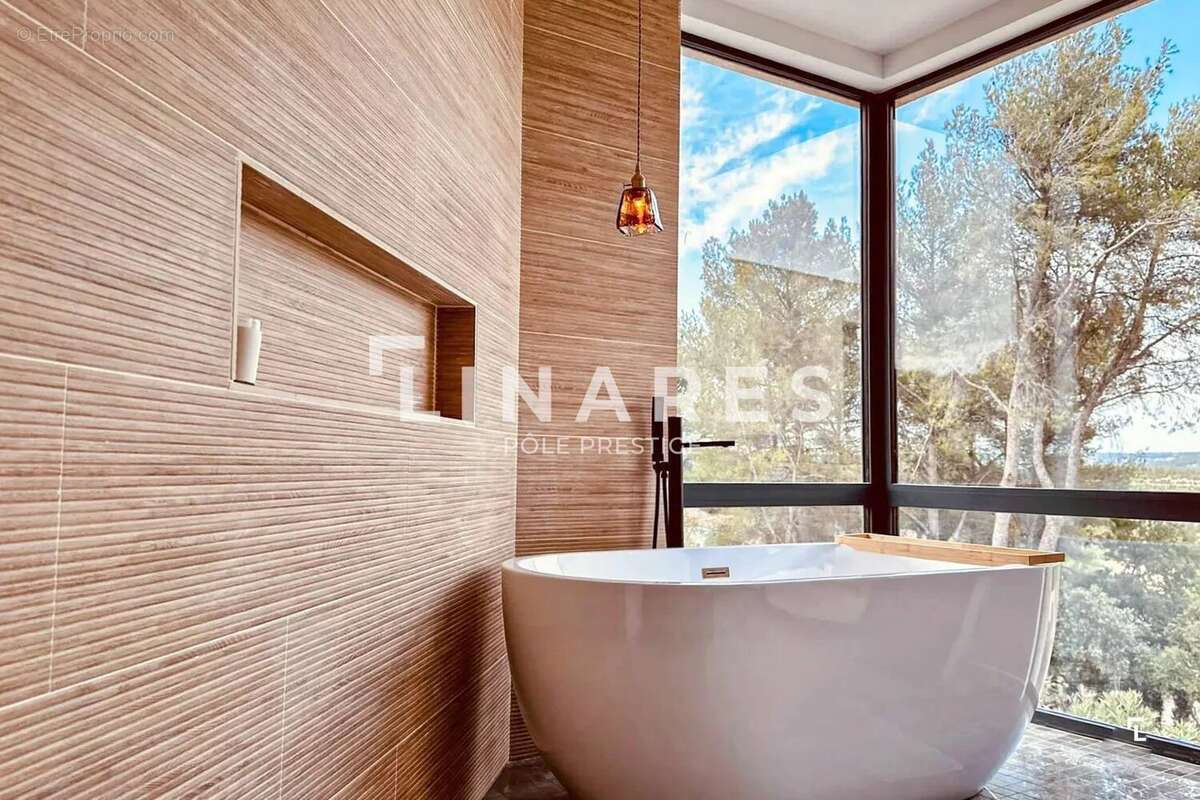 DESIGN & VIEW - Villa T7 de 250m2 - Vue Sainte Victoire - Terrain 2470m2 - Piscine - 13710 FUVEAU - photo 16