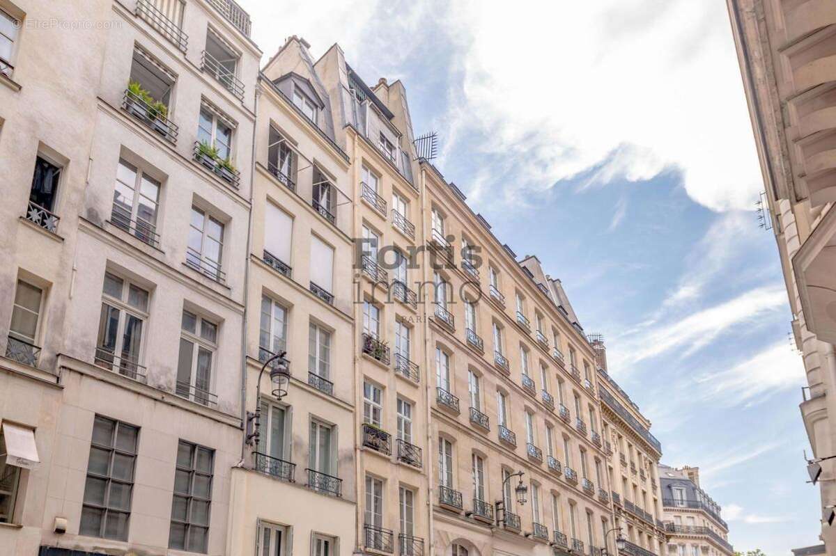 Appartement à PARIS-1E