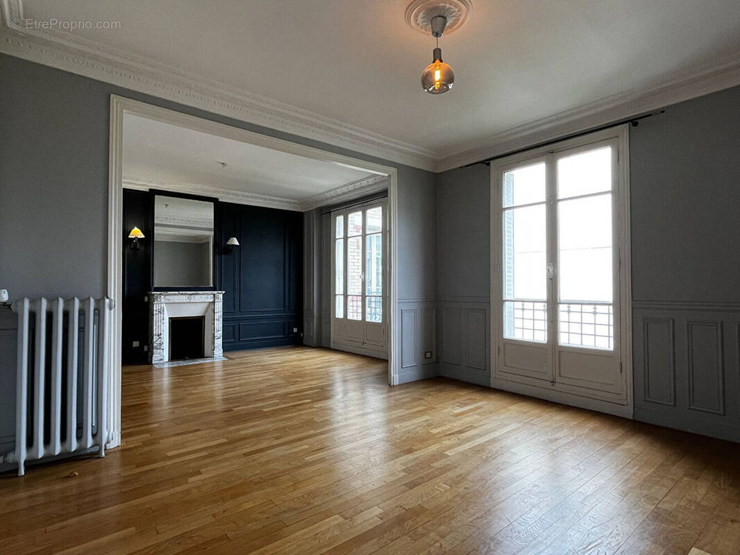 Appartement à COURBEVOIE