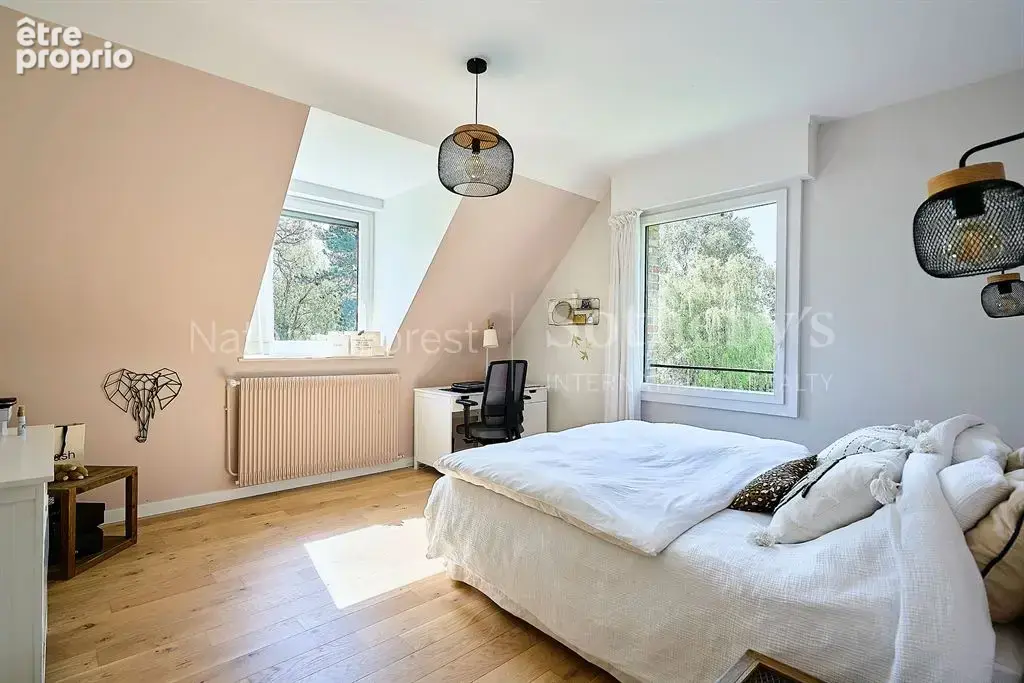 Croix résidentiel , très jolie maison entièrement rénovée , 5 ch, SdJeux , garage . - photo 17