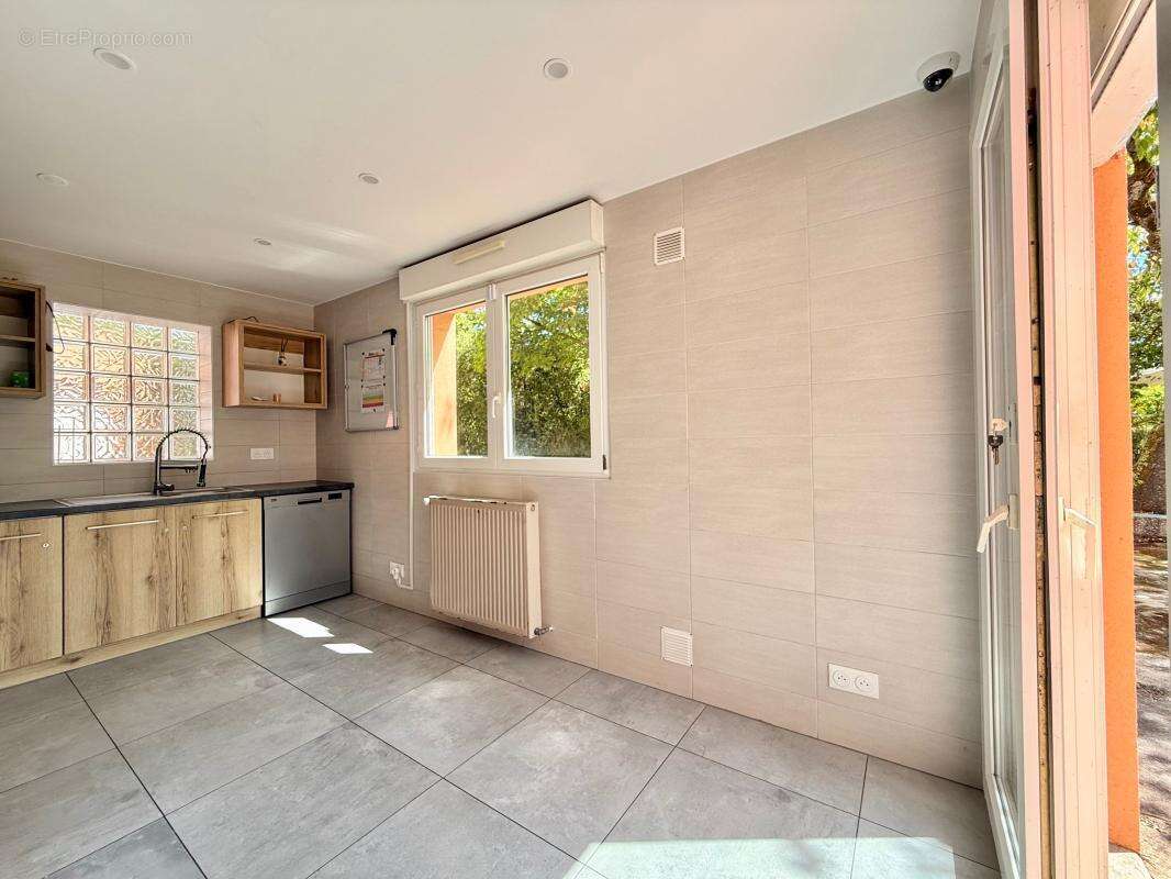 Maison familiale 7 chambres – Dépendance de 33 m² – Jardin clos - photo 4