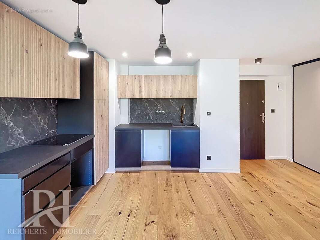 Cannes Palm Beach / Co-exclusivité / Très beau 2P rénové 40 m2 avec terrasse - photo 3