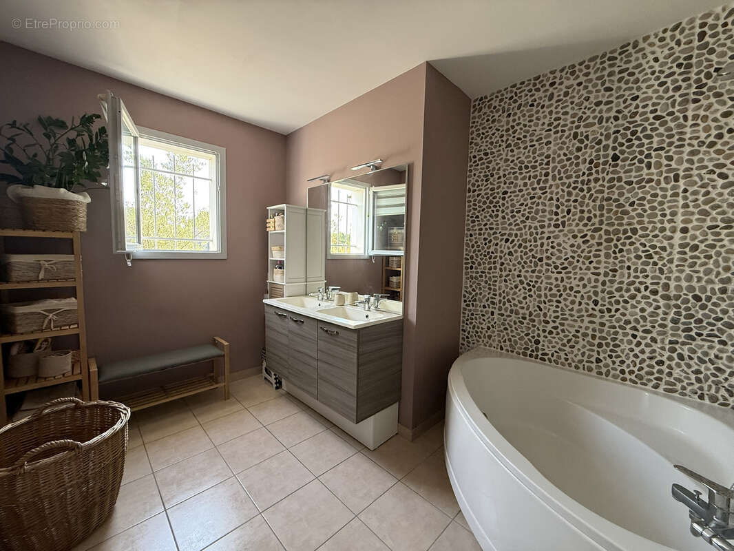 En exclusivité ! Maison T4 de plain pied avec garage et jardin ! - photo 9