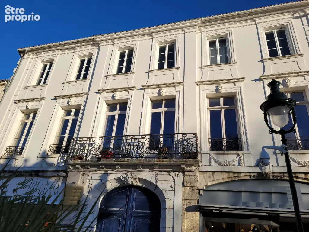 ROCHEFORT hyper  centre ville, Place COLBERT un appartement ancien de 121 m2 avec parking - photo 14