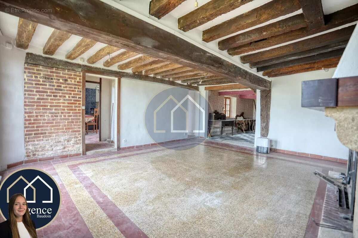 Maison à TREMBLAY-LES-VILLAGES