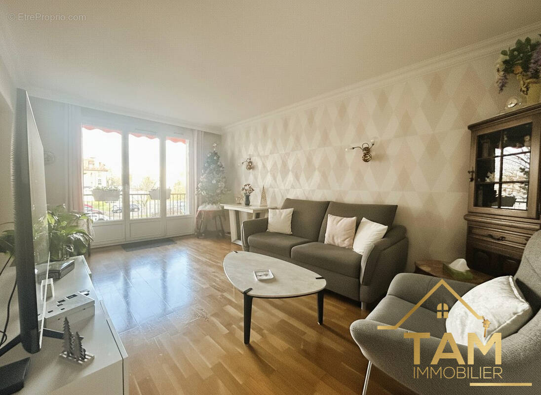 Appartement à LES CLAYES-SOUS-BOIS