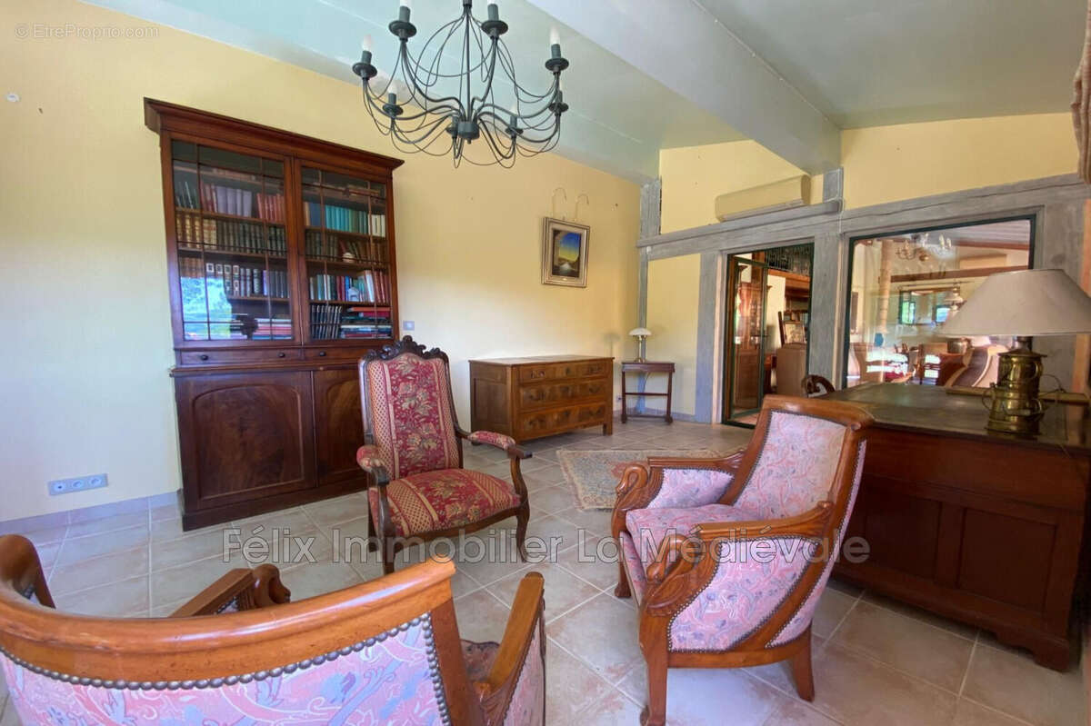 Maison à LA ROQUE-GAGEAC