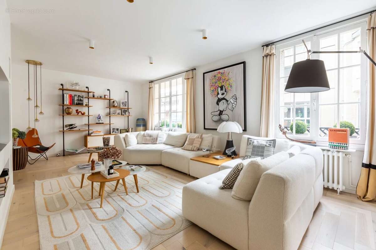 Appartement à PARIS-16E