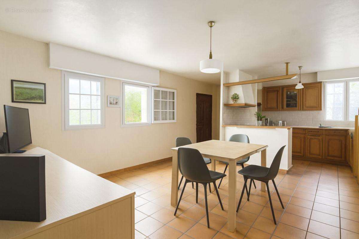 Maison à SAINT-SERVAIS