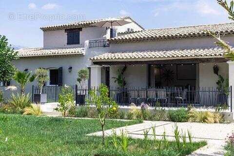 Maison 300 m² à Grasse  - photo 2