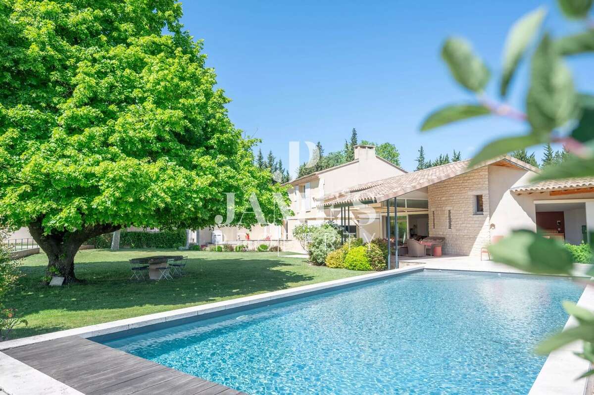 Maison 275 m² à Saint-Remy-De-Provence  - photo 2